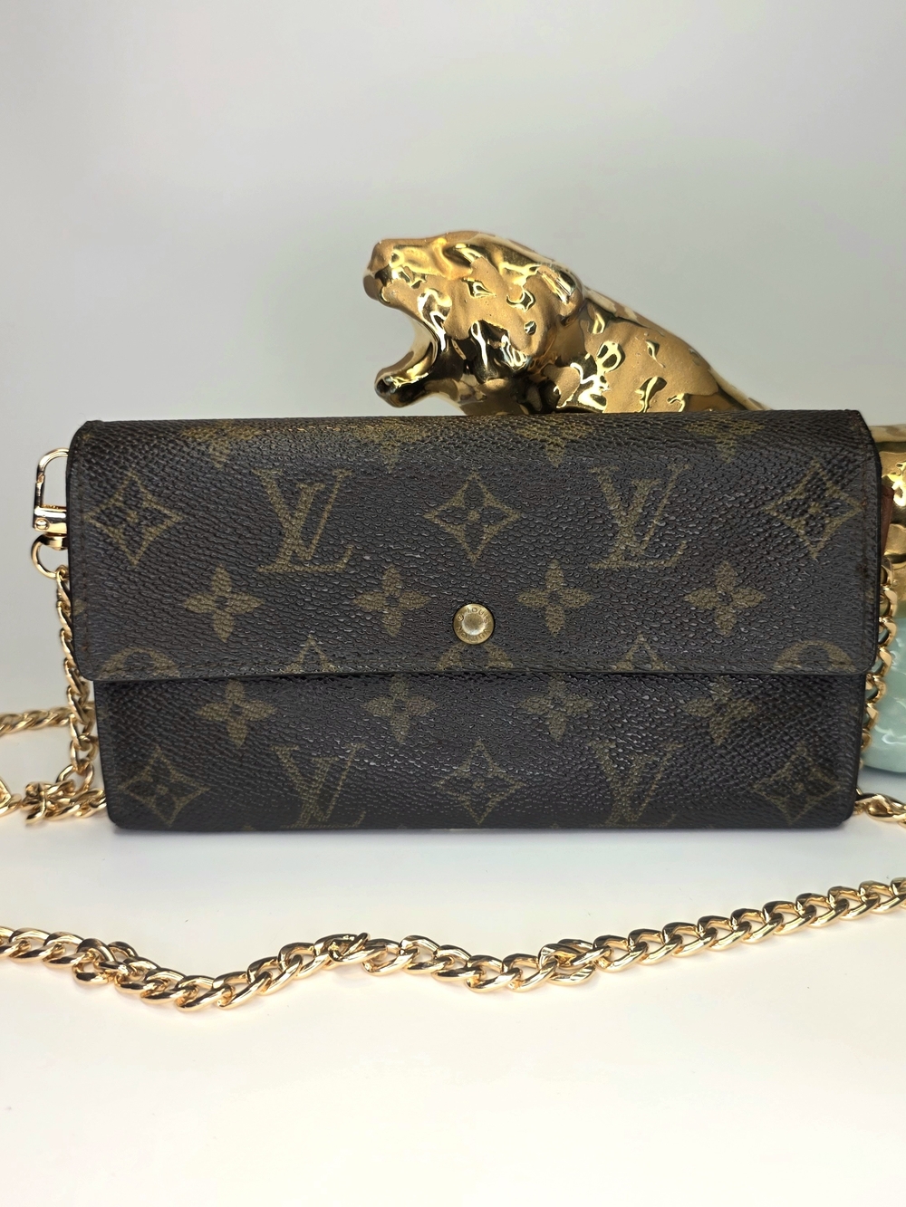 Louis Vuitton Monogram Sarah Wallet W/ Crossbody Chain ✨️ GOOD conditon!